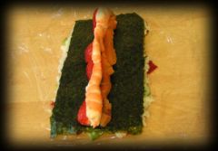 2009-03-27-strawbarry-sushi-roll-et2.jpg